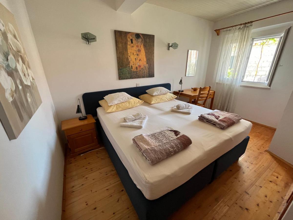 Apartments Suda Lumbarda Ngoại thất bức ảnh
